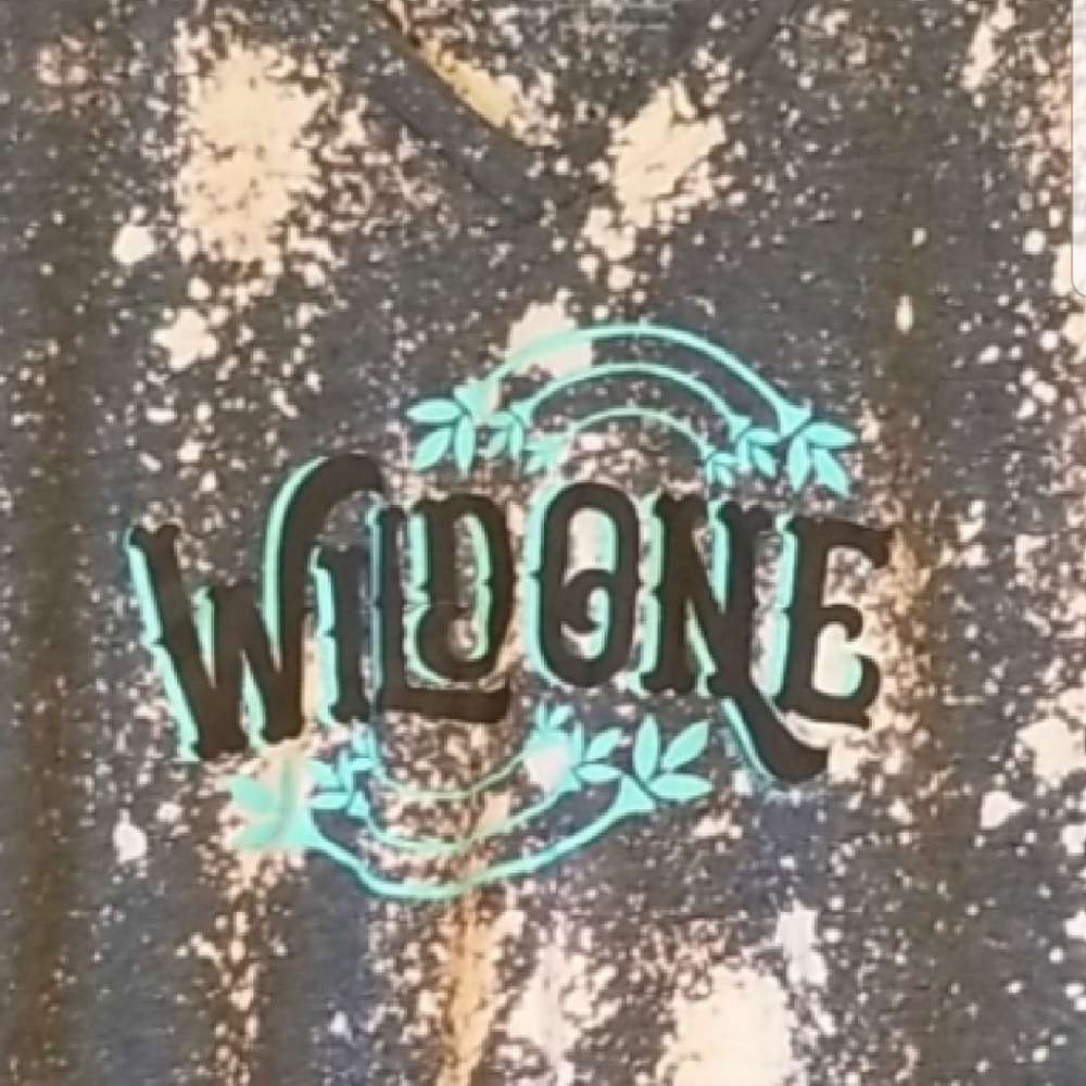 Ladies v neck Wildone Wild One